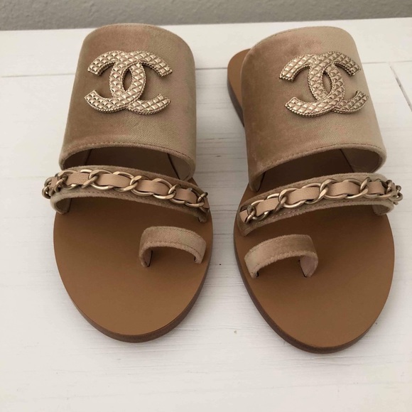 ❌SOLD❌ Chanel Beige Velvet Flat sandals - Picture 4 of 7
